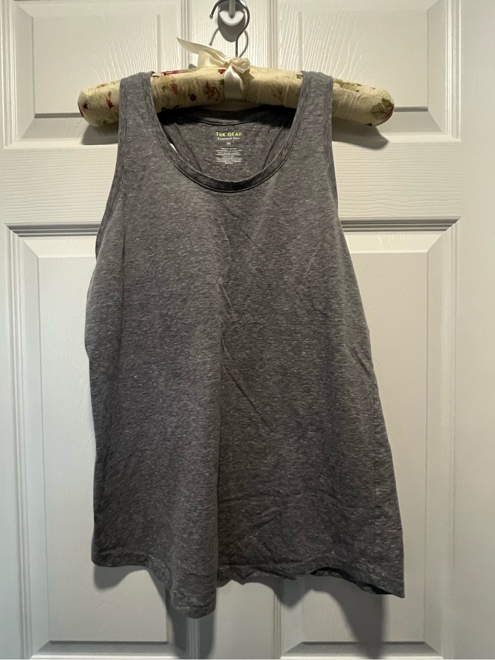 TEK GEAR Tank Top
Size: Medium
Color: Gray